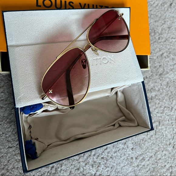 Louis Vuitton Accessories - Oversized Pilot Sunglasses